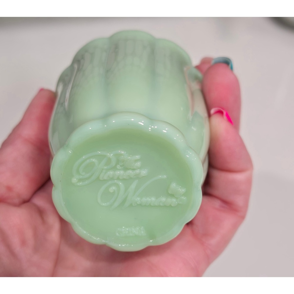 Pioneer Woman Jadeite Salt and Pepper Shaker Set Green Milk Glass Fluted Design - Picture 5 of 5